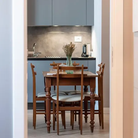 Regina Boutique * טריאסטה